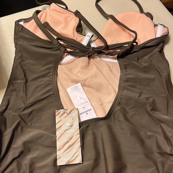 Small size bathing suit, beautiful dark brown by CUPSHE x Stassie - Picture 5 of 13